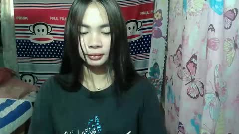 loving_rhean online show from May 18, 2026, 1:45 am