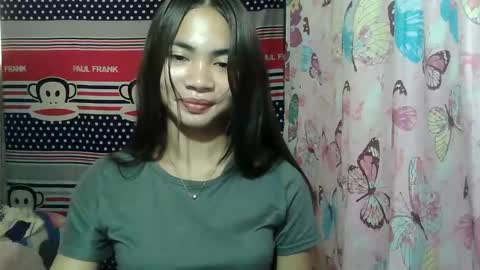 loving_rhean online show from May 20, 2026, 4:07 am
