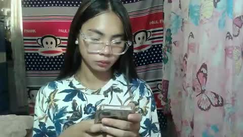 loving_rhean online show from June 4, 2026, 3:56 am