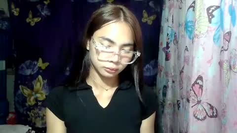 loving_rhean online show from June 18, 2026, 1:37 pm