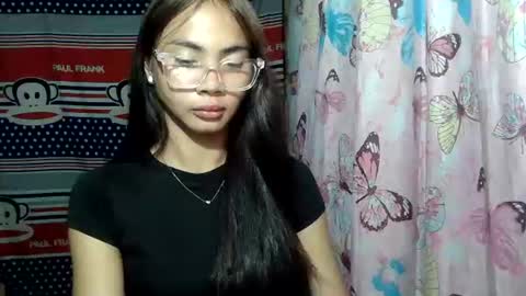 loving_rhean online show from June 26, 2026, 5:28 pm