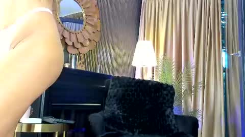 Snapshot of lovingblondie chatting on July 3, 2026, 2:40 am Nora online show from July 3, 2026, 2:40 am