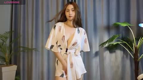 lowkeywild_ online show from June 19, 2026, 3:55 am