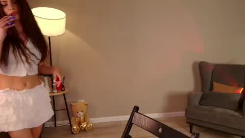 Snapshot of loxy_ chatting on June 22, 2026, 5:32 pm Loxy online show from June 22, 2026, 5:32 pm