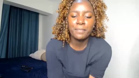 loyalcutie online show from June 4, 2026, 1:39 pm