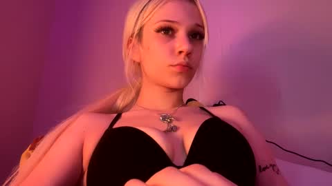 Snapshot of lsdprincess chatting on December 14, 2024, 1:28 am Princess online show from December 14, 2024, 1:28 am