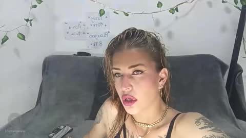 Snapshot of lu_pink chatting on May 3, 2026, 12:44 pm lu_pink online show from May 3, 2026, 12:44 pm