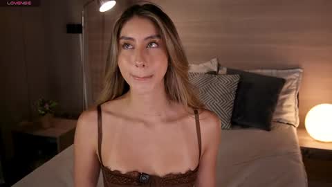 Snapshot of lua_ferch_ chatting on June 10, 2026, 1:21 pm ---Goys incredible photographs online show from June 10, 2026, 1:21 pm