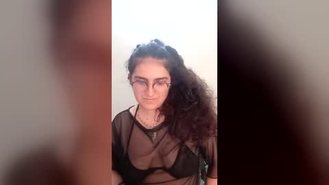 Snapshot of luanapowerful chatting on June 26, 2026, 5:01 am luanapowerful online show from June 26, 2026, 5:01 am