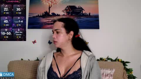 luara_ online show from April 3, 2026, 6:44 am