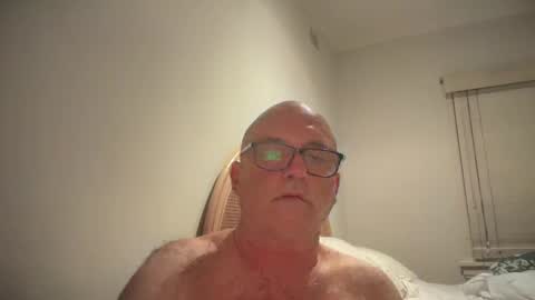 Snapshot of lucas10004 chatting on January 5, 2025, 10:43 am lucas10004 online show from January 5, 2025, 10:43 am