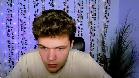 Snapshot of lucas_long_ chatting on September 21, 2025, 6:42 pm lucas_long_ online show from September 21, 2025, 6:42 pm