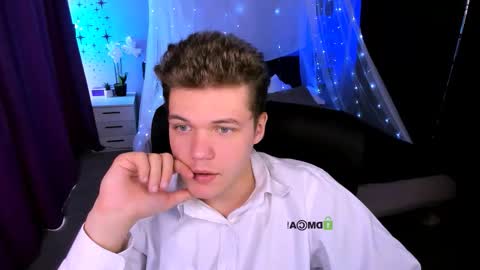 Snapshot of lucas_long_ chatting on November 7, 2025, 9:53 am lucas_long_ online show from November 7, 2025, 9:53 am