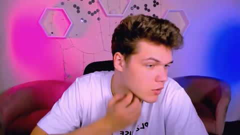 Snapshot of lucas_long_ chatting on November 11, 2025, 10:04 am lucas_long_ online show from November 11, 2025, 10:04 am