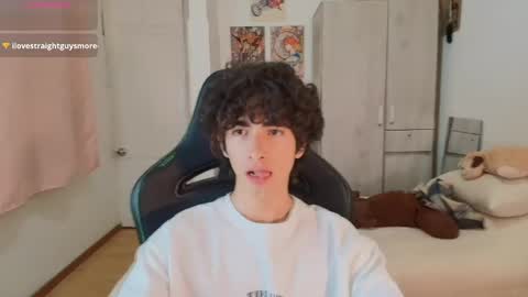 lucas_xo online show from April 17, 2026, 5:10 am