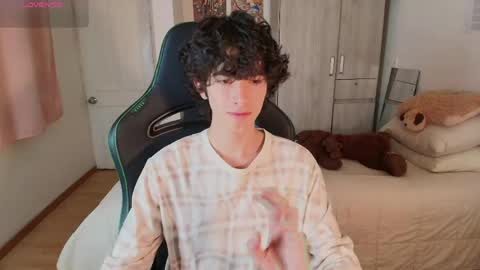 lucas_xo online show from April 29, 2026, 2:26 am