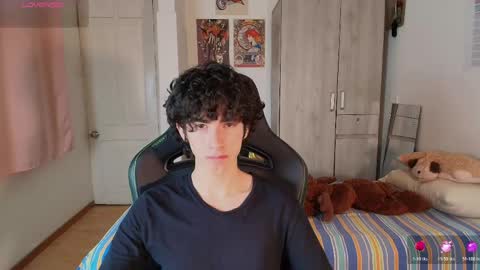 lucas_xo online show from April 30, 2026, 4:52 am