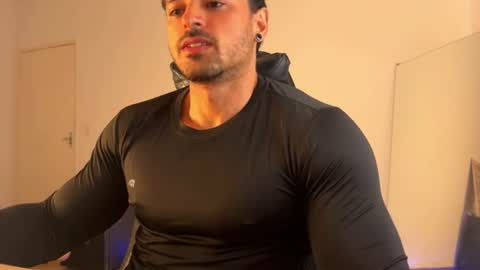 lucasfit24 online show from June 25, 2026, 5:17 pm