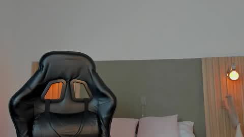 L U C C I A online show from February 15, 2026, 2:19 am