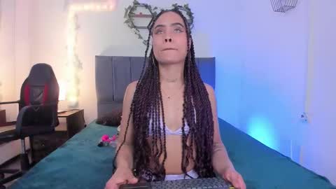 Lucero  online show from February 25, 2026, 3:38 am