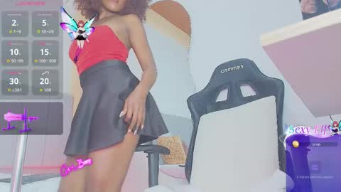 Snapshot of lucia01m chatting on May 30, 2026, 7:00 pm lucia01m online show from May 30, 2026, 7:00 pm
