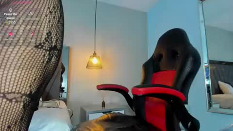 Snapshot of lucia_khan chatting on June 11, 2026, 12:32 am L u c i a online show from June 11, 2026, 12:32 am