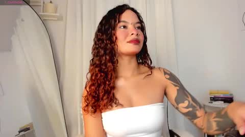 Snapshot of lucia_lee_ chatting on March 6, 2025, 7:54 pm Lucia online show from March 6, 2025, 7:54 pm