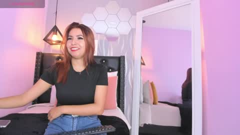 Snapshot of lucia_rios chatting on July 31, 2026, 1:32 pm Lucia online show from July 31, 2026, 1:32 pm
