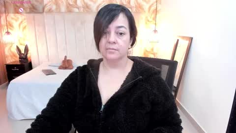 Snapshot of lucia_vonne chatting on February 15, 2026, 9:00 pm Lucia Vonne online show from February 15, 2026, 9:00 pm