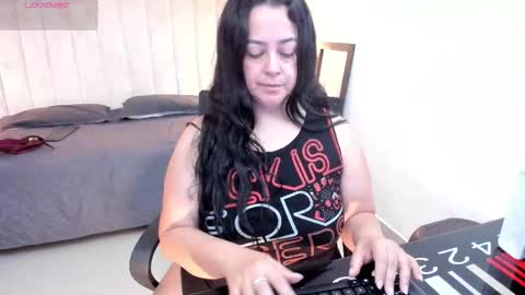 Snapshot of lucia_vonne chatting on February 28, 2026, 9:27 pm Lucia Vonne online show from February 28, 2026, 9:27 pm