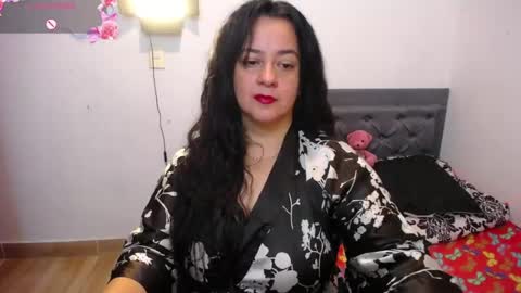 Snapshot of lucia_vonne chatting on June 15, 2026, 12:02 am Lucia Vonne online show from June 15, 2026, 12:02 am