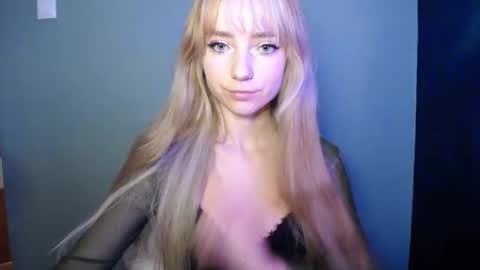 Snapshot of luciacam20 chatting on October 2, 2025, 6:53 am Lucy online show from October 2, 2025, 6:53 am