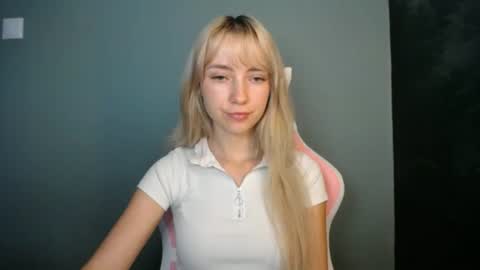 Snapshot of luciacam20 chatting on June 10, 2026, 6:45 am Lucy online show from June 10, 2026, 6:45 am