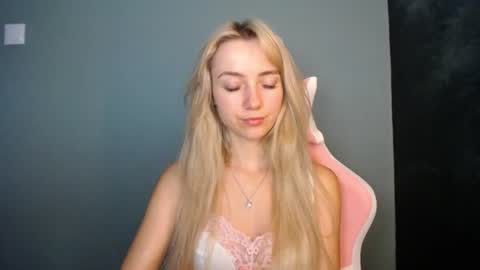 Snapshot of luciacam20 chatting on June 13, 2026, 7:39 am Lucy online show from June 13, 2026, 7:39 am