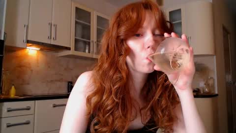 Snapshot of luciacoy chatting on December 14, 2024, 4:31 pm Lucia online show from December 14, 2024, 4:31 pm