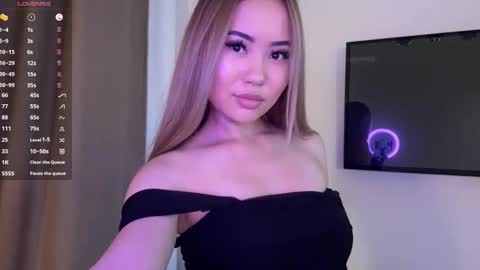 Kira online show from March 8, 2026, 12:09 pm