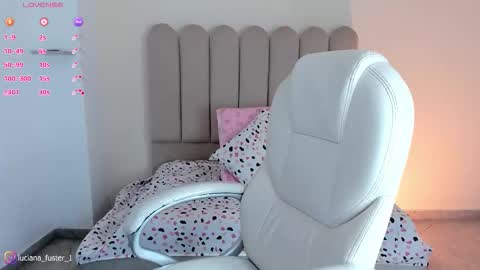 Luciana online show from December 18, 2025, 3:23 am