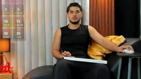 Snapshot of luciano_vitale_ chatting on July 15, 2026, 11:37 am Luciano online show from July 15, 2026, 11:37 am
