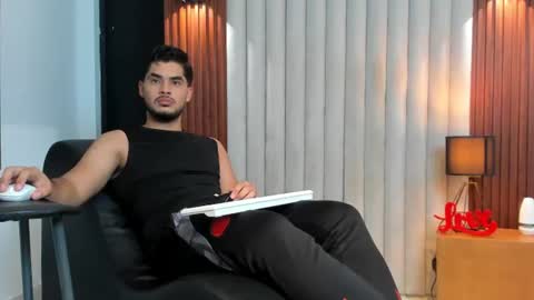 Snapshot of luciano_vitale_ chatting on July 16, 2026, 6:36 pm Luciano online show from July 16, 2026, 6:36 pm