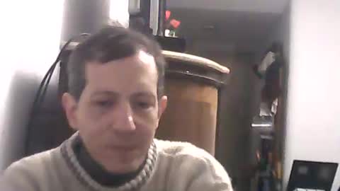 Snapshot of lucianoaxel chatting on May 28, 2026, 3:37 am Luciano online show from May 28, 2026, 3:37 am