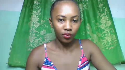 lucie196645 online show from April 21, 2026, 2:26 am