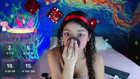 Snapshot of lucie_petite chatting on October 1, 2025, 7:09 pm Lucie - online show from October 1, 2025, 7:09 pm