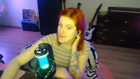 Snapshot of lucindaschaible chatting on May 4, 2026, 6:37 pm Lexa online show from May 4, 2026, 6:37 pm