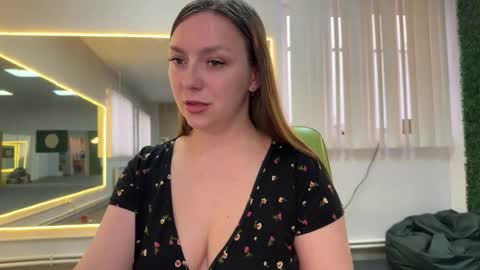 lucky_foryou_baby online show from April 23, 2026, 11:09 am