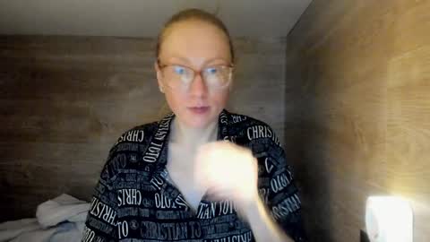 lucky_licky20 online show from January 16, 2025, 4:07 am