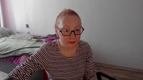 lucky_licky20 online show from February 8, 2025, 4:47 am