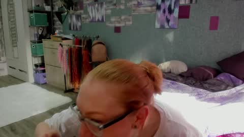 lucky_licky20 online show from April 27, 2026, 1:47 am
