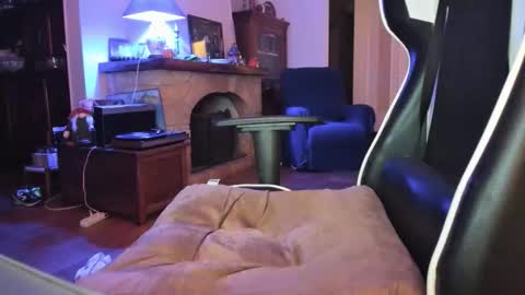 Snapshot of luckydrakex chatting on November 6, 2025, 9:37 pm Lucky online show from November 6, 2025, 9:37 pm