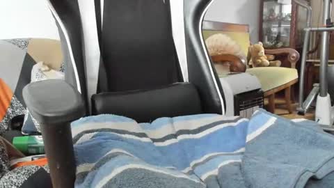 Snapshot of luckydrakex chatting on November 17, 2025, 8:42 am Lucky online show from November 17, 2025, 8:42 am