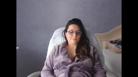 luckylinda23 online show from February 4, 2026, 12:00 pm